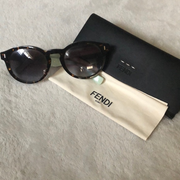 FENDI Sunglasses - Picture 6 of 7